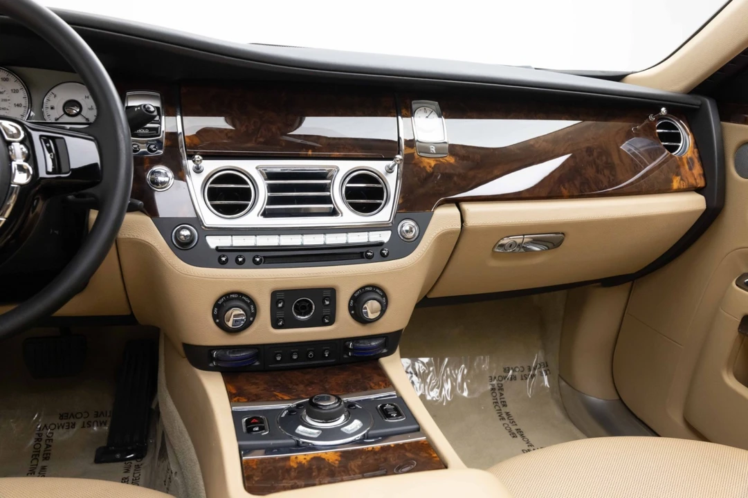 2010 Rolls-Royce Ghost 1st Gen - Image 14 of 31
