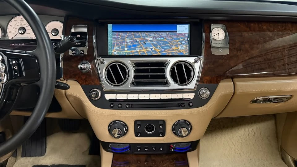 2010 Rolls-Royce Ghost 1st Gen - Image 10 of 18