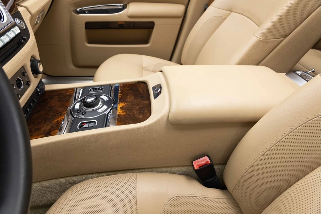 2010 Rolls-Royce Ghost 1st Gen - Image 26 of 31