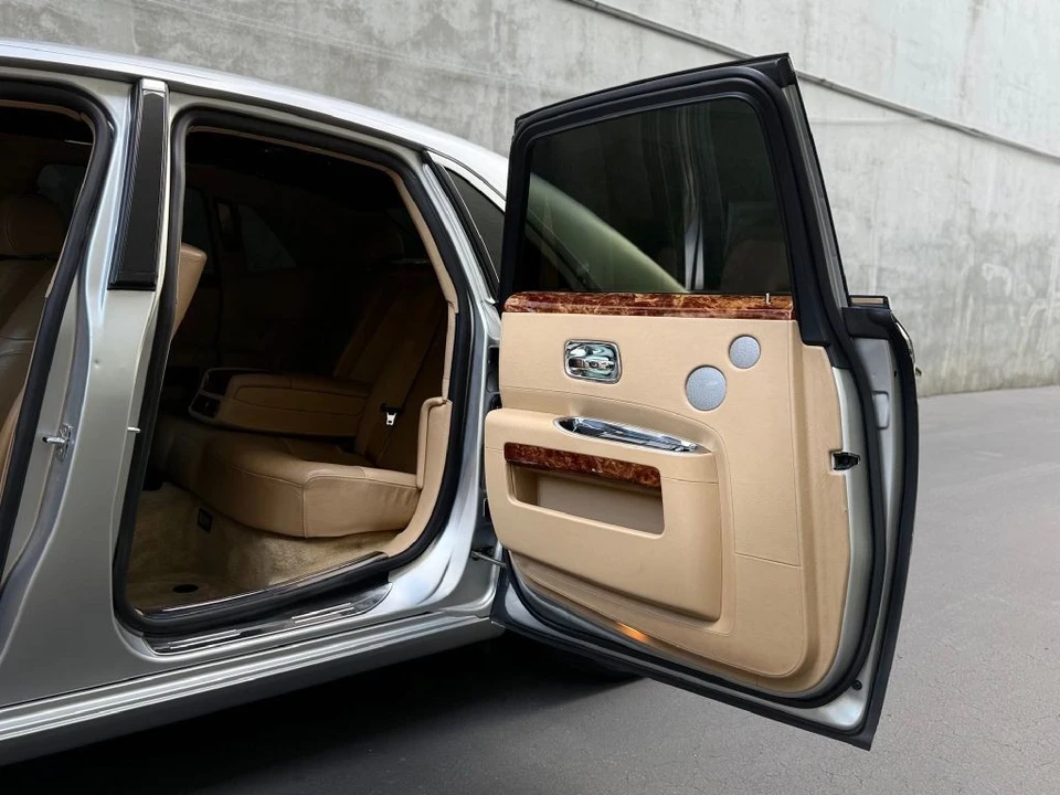 2010 Rolls-Royce Ghost 1st Gen - Image 19 of 21