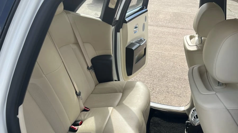 2010 Rolls-Royce Ghost 1st Gen - Image 3 of 30