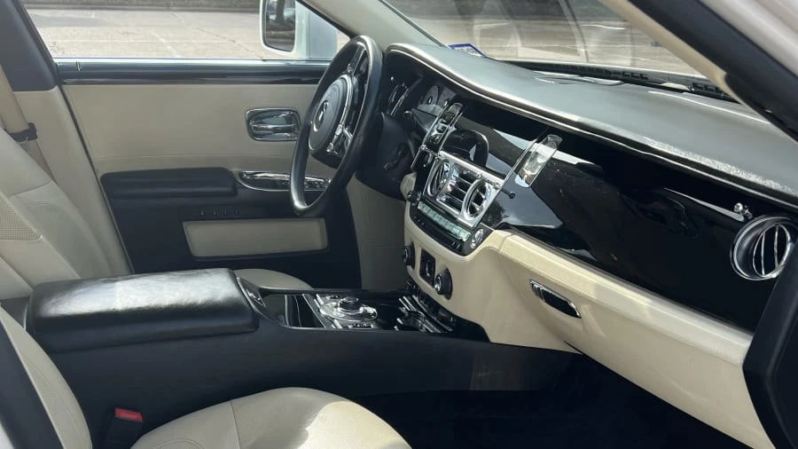 2010 Rolls-Royce Ghost 1st Gen - Image 8 of 30