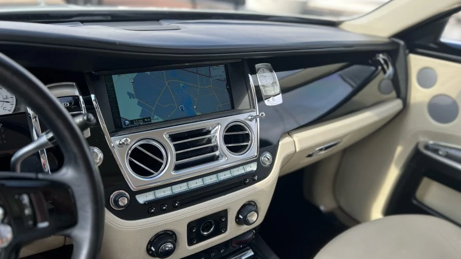 2010 Rolls-Royce Ghost 1st Gen - Image 11 of 30