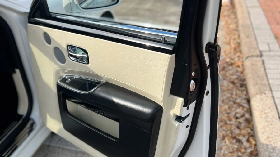2010 Rolls-Royce Ghost 1st Gen - Image 15 of 30