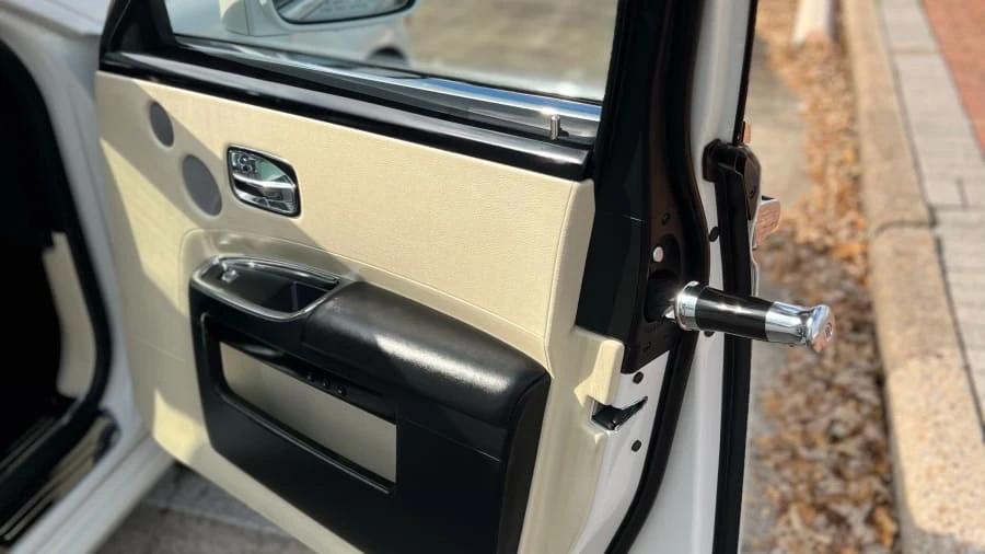 2010 Rolls-Royce Ghost 1st Gen - Image 17 of 30