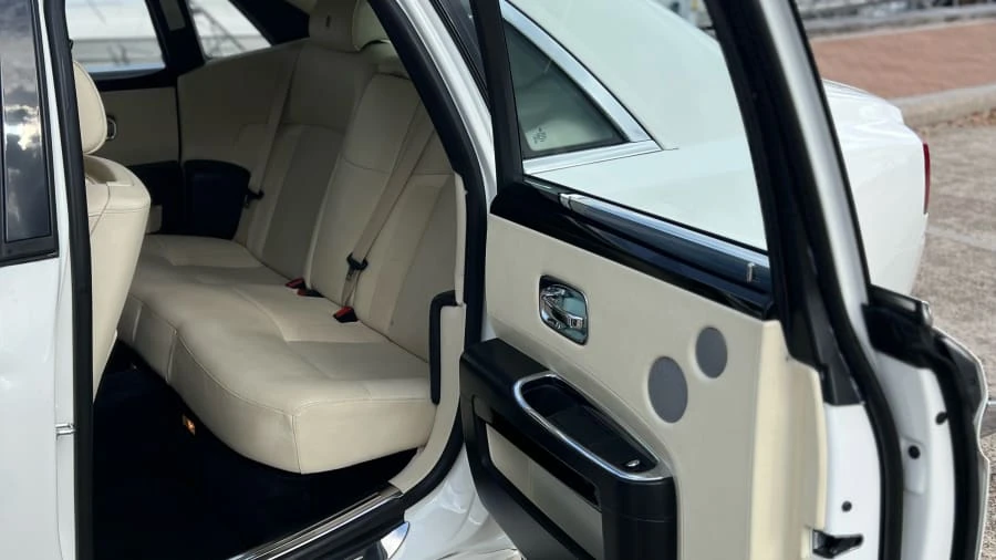 2010 Rolls-Royce Ghost 1st Gen - Image 18 of 30