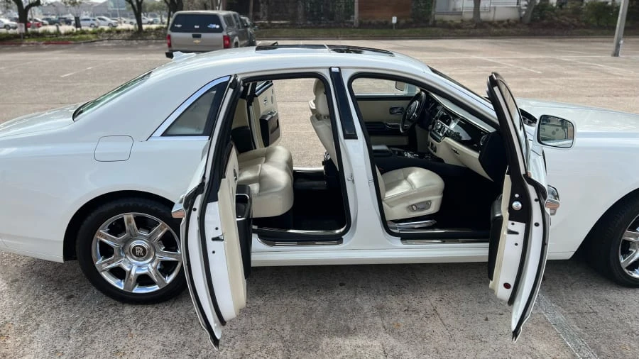 2010 Rolls-Royce Ghost 1st Gen - Image 26 of 30