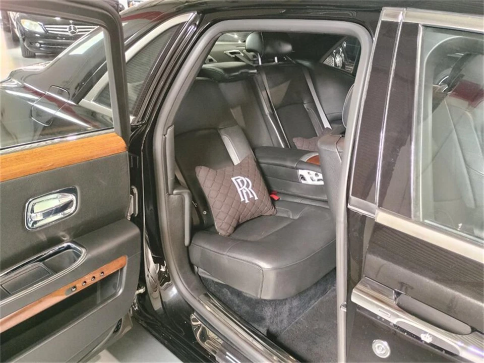 2010 Rolls-Royce Ghost 1st Gen - Image 29 of 31