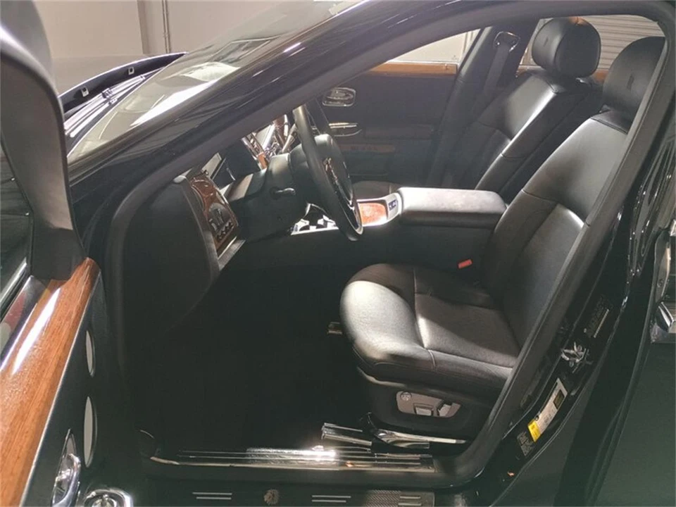 2010 Rolls-Royce Ghost 1st Gen - Image 14 of 31