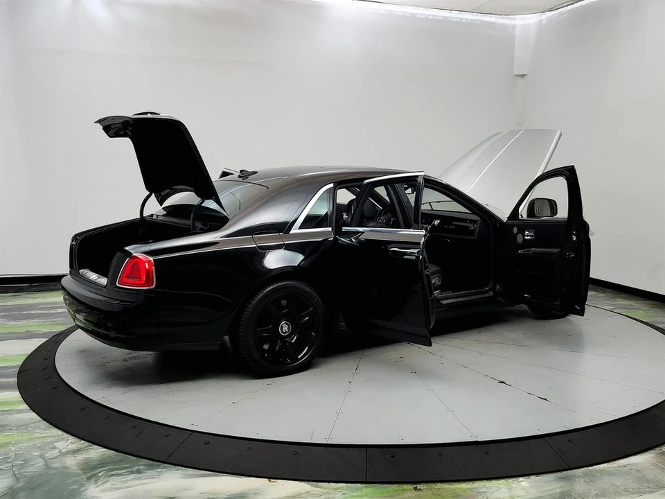 2010 Rolls-Royce Ghost 1st Gen - Image 11 of 31