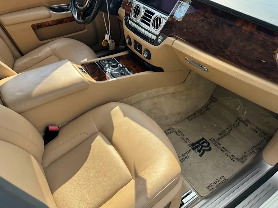 2010 Rolls-Royce Ghost 1st Gen - Image 9 of 12