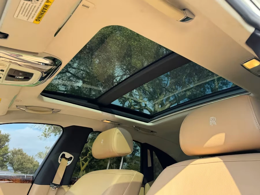 2010 Rolls-Royce Ghost 1st Gen - Image 6 of 12