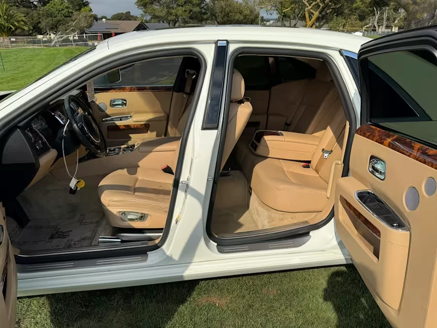 2010 Rolls-Royce Ghost 1st Gen - Image 7 of 12