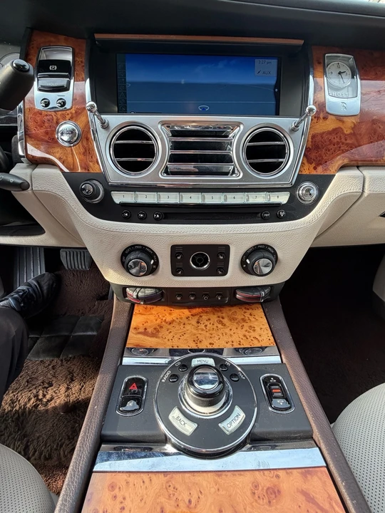 2010 Rolls-Royce Ghost 1st Gen - Image 15 of 17
