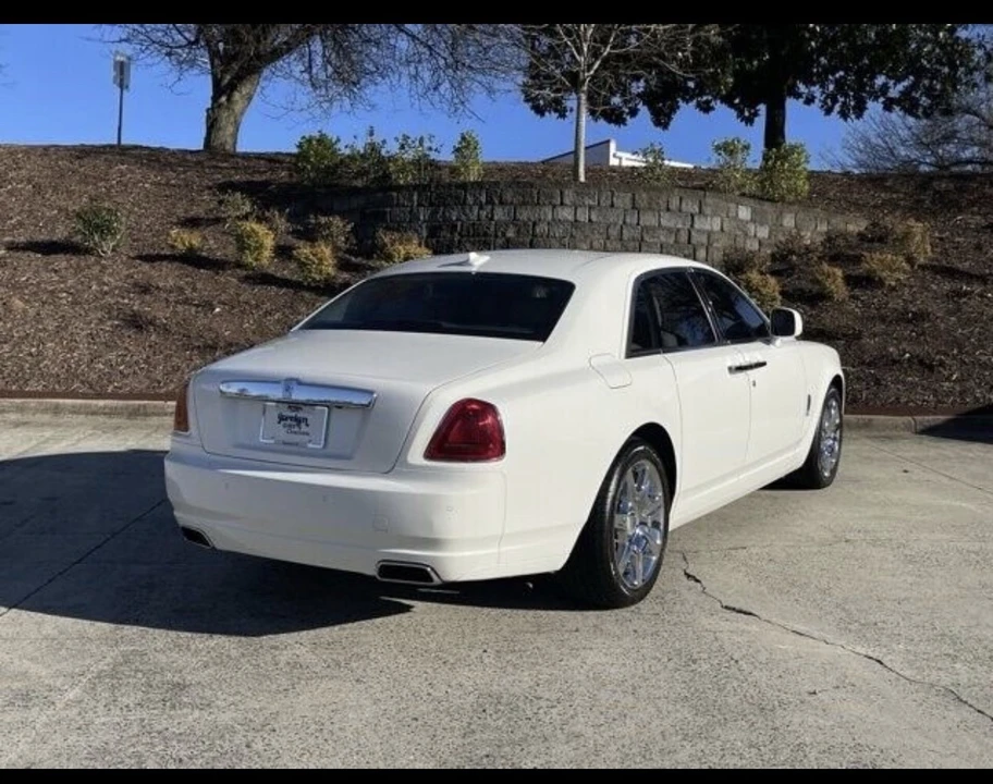 2010 Rolls-Royce Ghost 1st Gen - Image 9 of 17