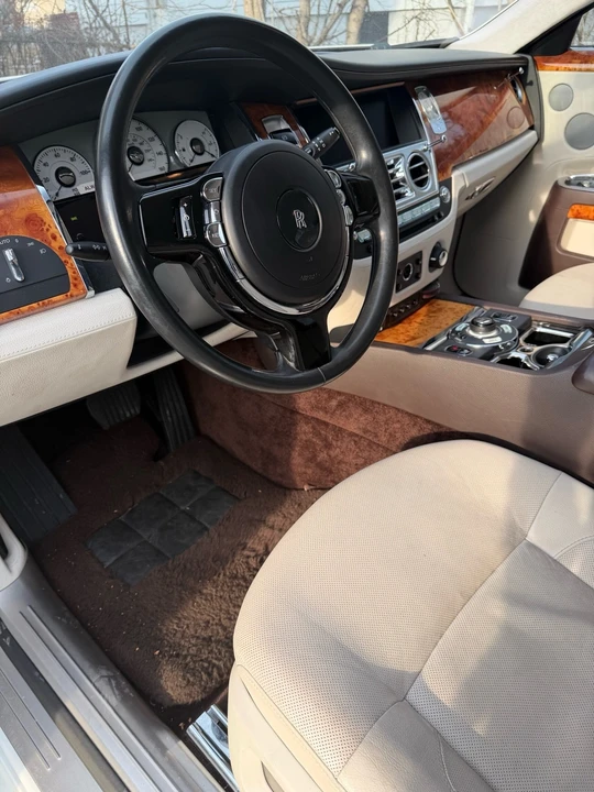 2010 Rolls-Royce Ghost 1st Gen - Image 16 of 17