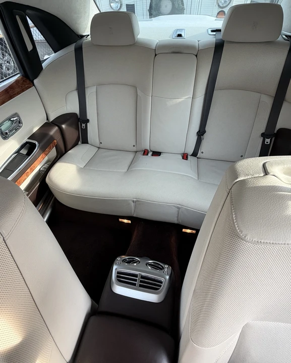 2010 Rolls-Royce Ghost 1st Gen - Image 14 of 17