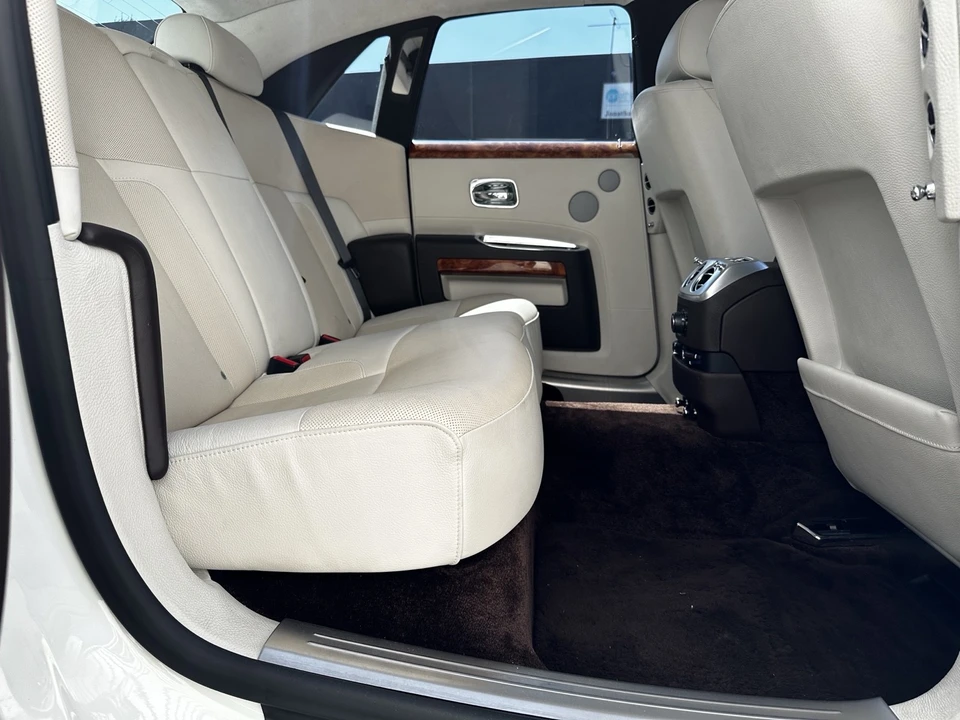 2010 Rolls-Royce Ghost 1st Gen - Image 12 of 17