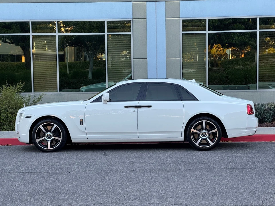 2010 Rolls-Royce Ghost 1st Gen - Image 2 of 8