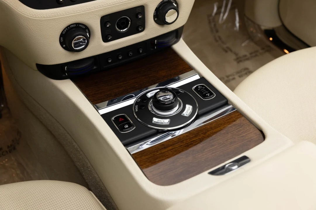 2010 Rolls-Royce Ghost 1st Gen - Image 16 of 31