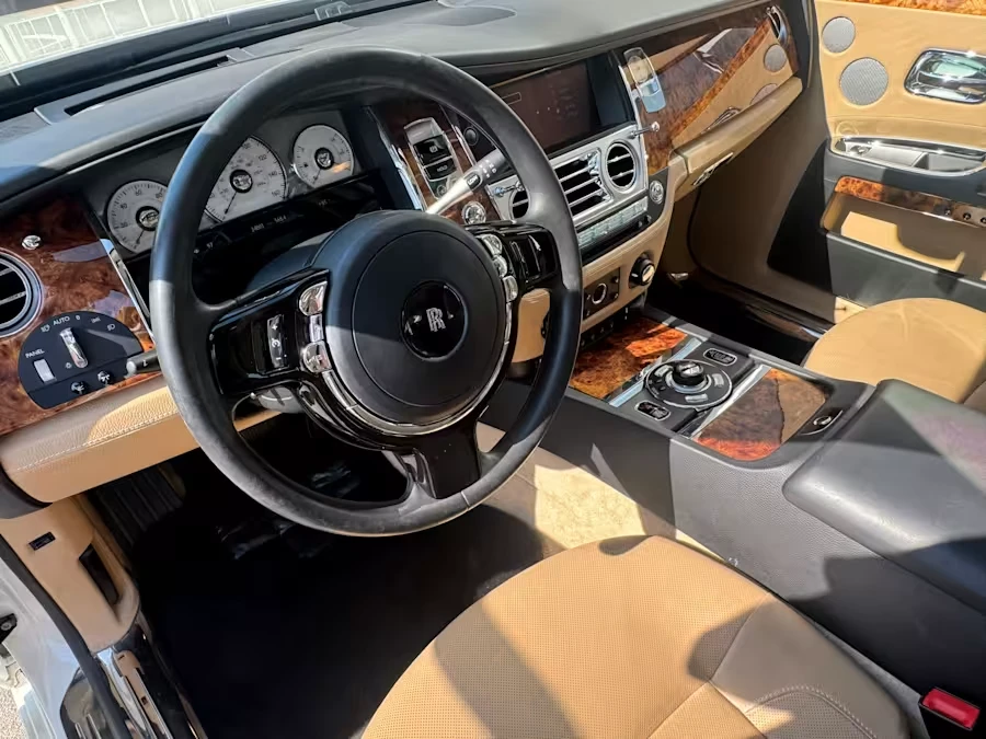 2010 Rolls-Royce Ghost 1st Gen - Image 5 of 16