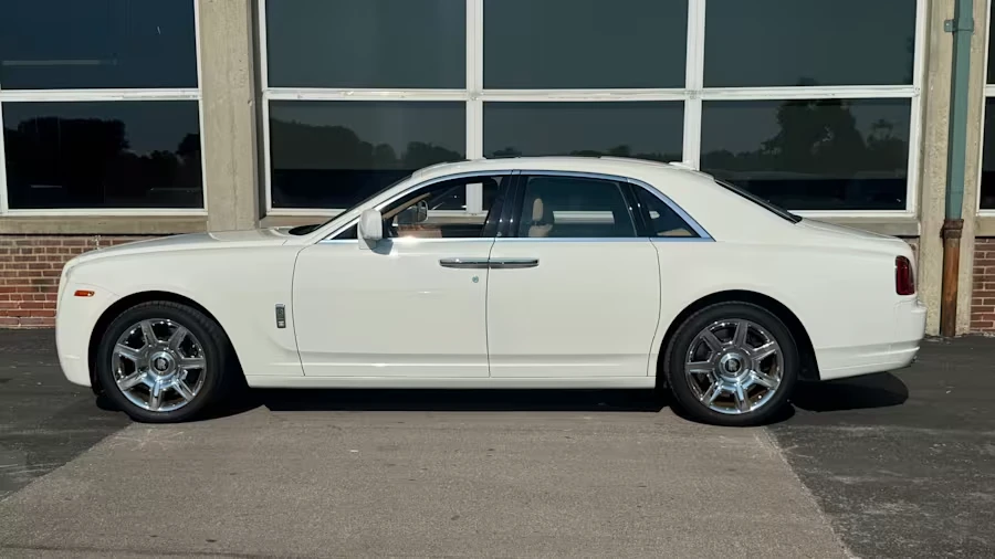 2010 Rolls-Royce Ghost 1st Gen - Image 2 of 16
