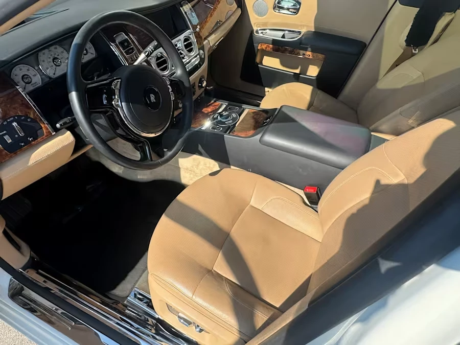 2010 Rolls-Royce Ghost 1st Gen - Image 11 of 16