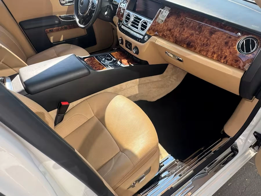 2010 Rolls-Royce Ghost 1st Gen - Image 6 of 16