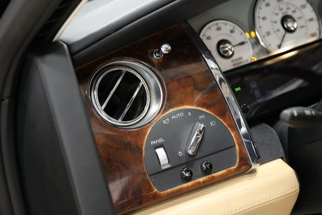 2010 Rolls-Royce Ghost 1st Gen - Image 21 of 31