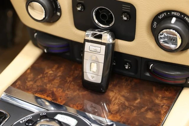 2010 Rolls-Royce Ghost 1st Gen - Image 5 of 31