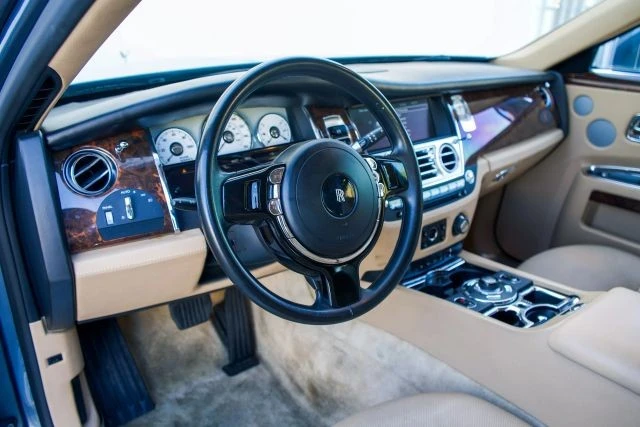2010 Rolls-Royce Ghost 1st Gen - Image 2 of 31