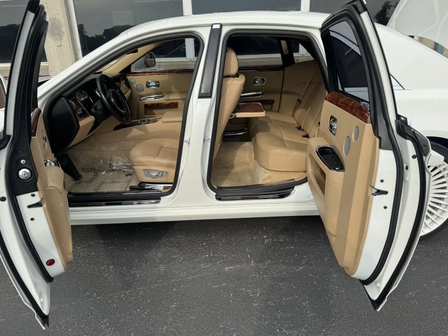 2010 Rolls-Royce Ghost 1st Gen - Image 11 of 15