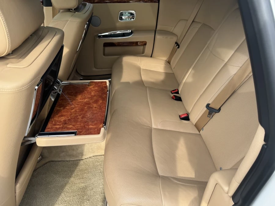 2010 Rolls-Royce Ghost 1st Gen - Image 8 of 15