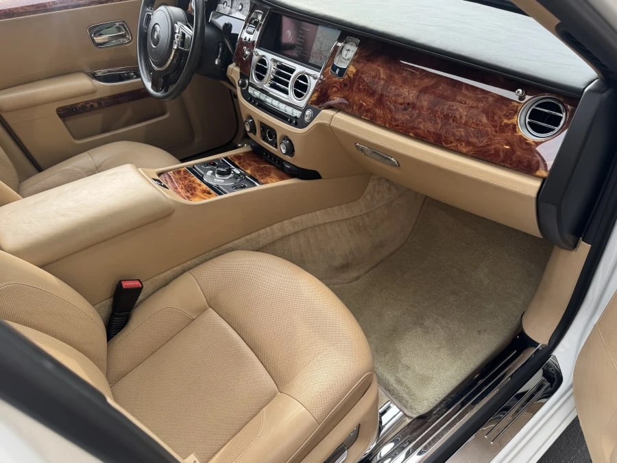 2010 Rolls-Royce Ghost 1st Gen - Image 13 of 15