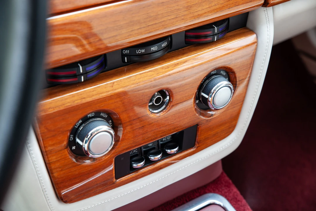 2010 Rolls-Royce Phantom VII - Image 23 of 31