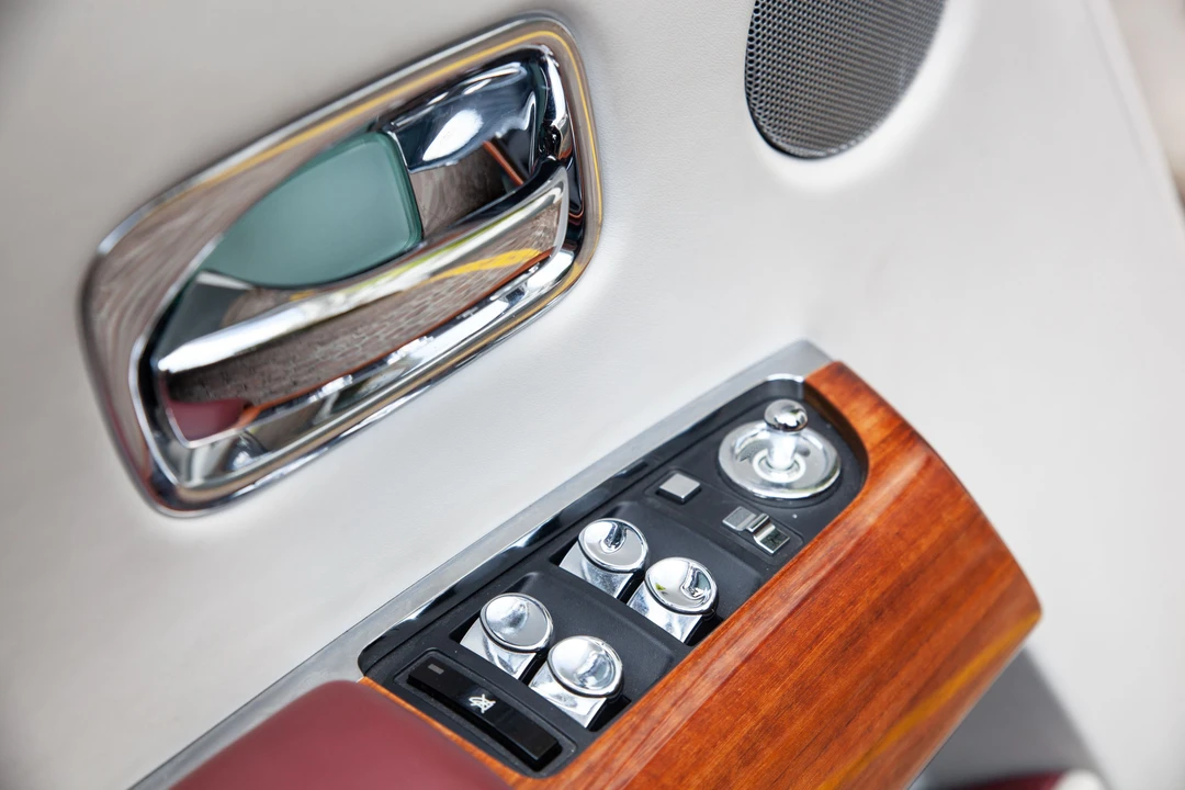 2010 Rolls-Royce Phantom VII - Image 21 of 31