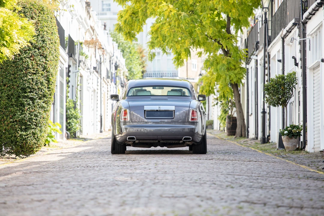 2010 Rolls-Royce Phantom VII - Image 2 of 31