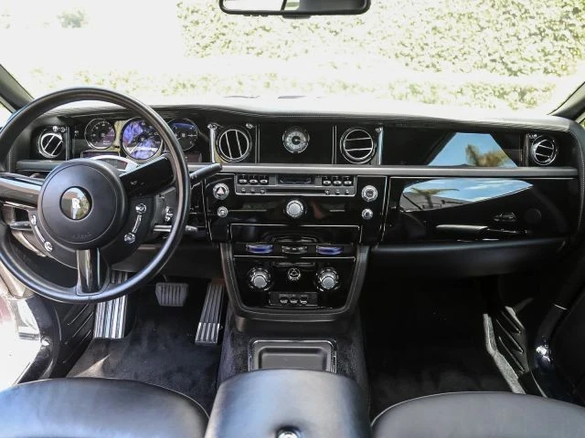 2010 Rolls-Royce Phantom VII - Image 31 of 31
