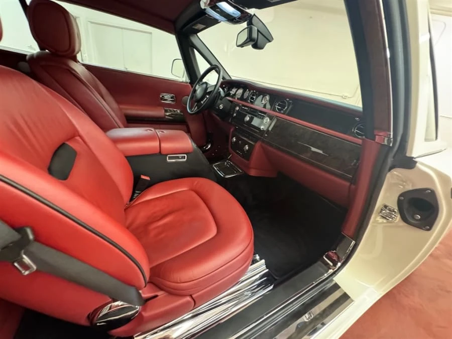 2010 Rolls-Royce Phantom VII - Image 9 of 18