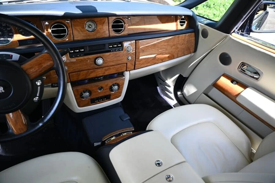2010 Rolls-Royce Phantom VII - Image 10 of 16