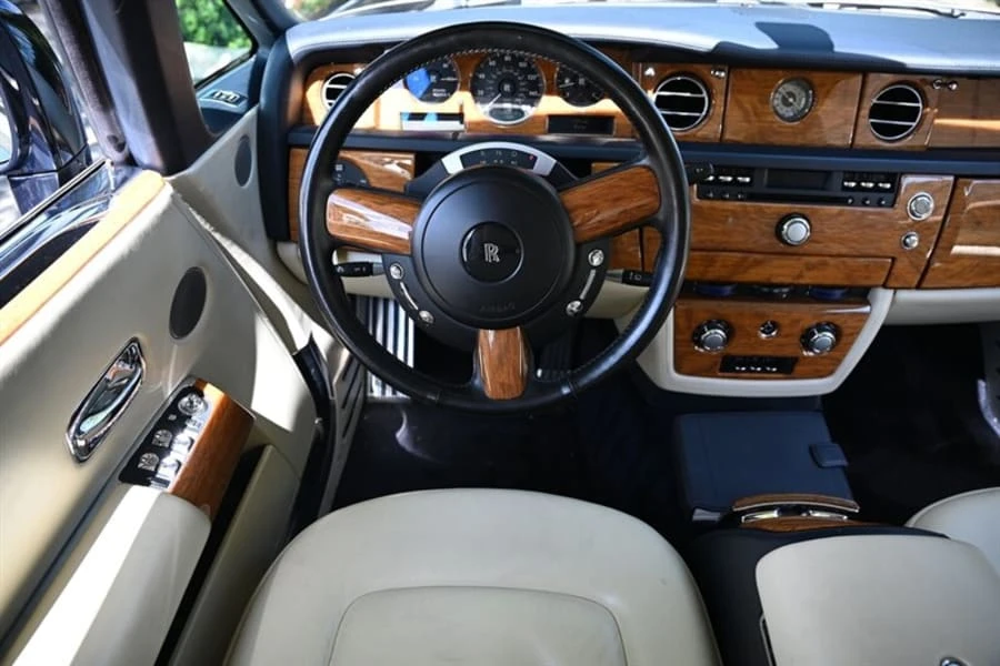 2010 Rolls-Royce Phantom VII - Image 12 of 16