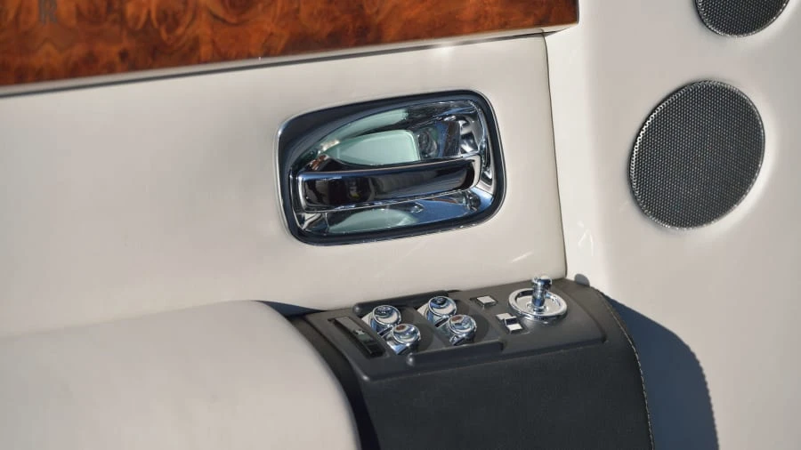 2010 Rolls-Royce Phantom VII - Image 25 of 31