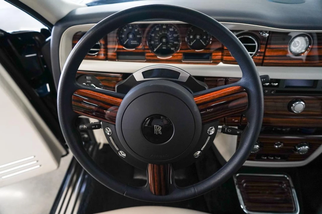 2010 Rolls-Royce Phantom VII - Image 10 of 21