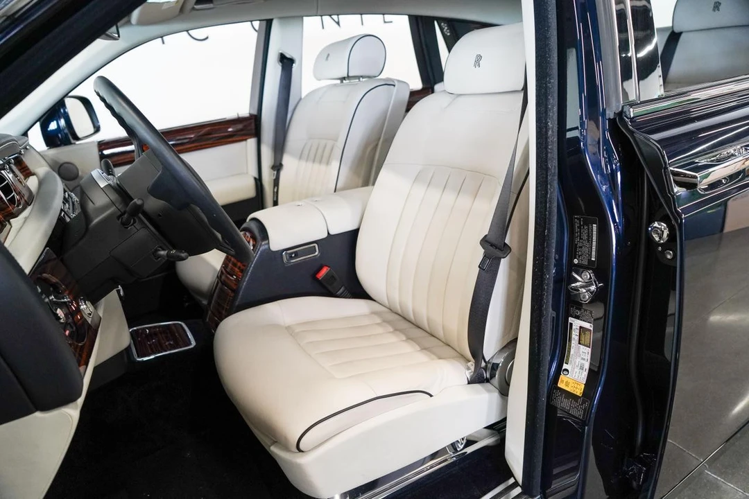 2010 Rolls-Royce Phantom VII - Image 9 of 21