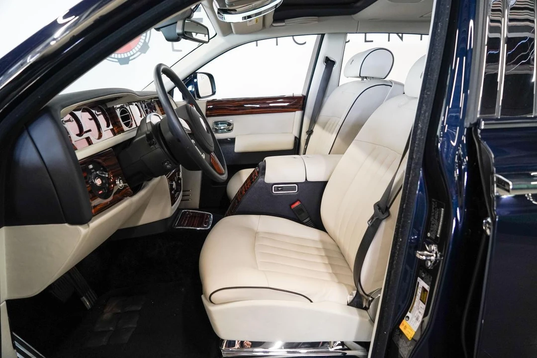 2010 Rolls-Royce Phantom VII - Image 8 of 21