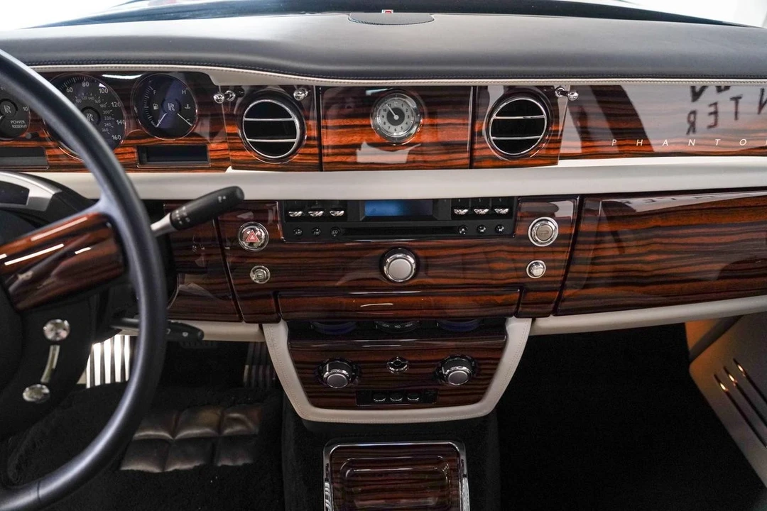 2010 Rolls-Royce Phantom VII - Image 11 of 21