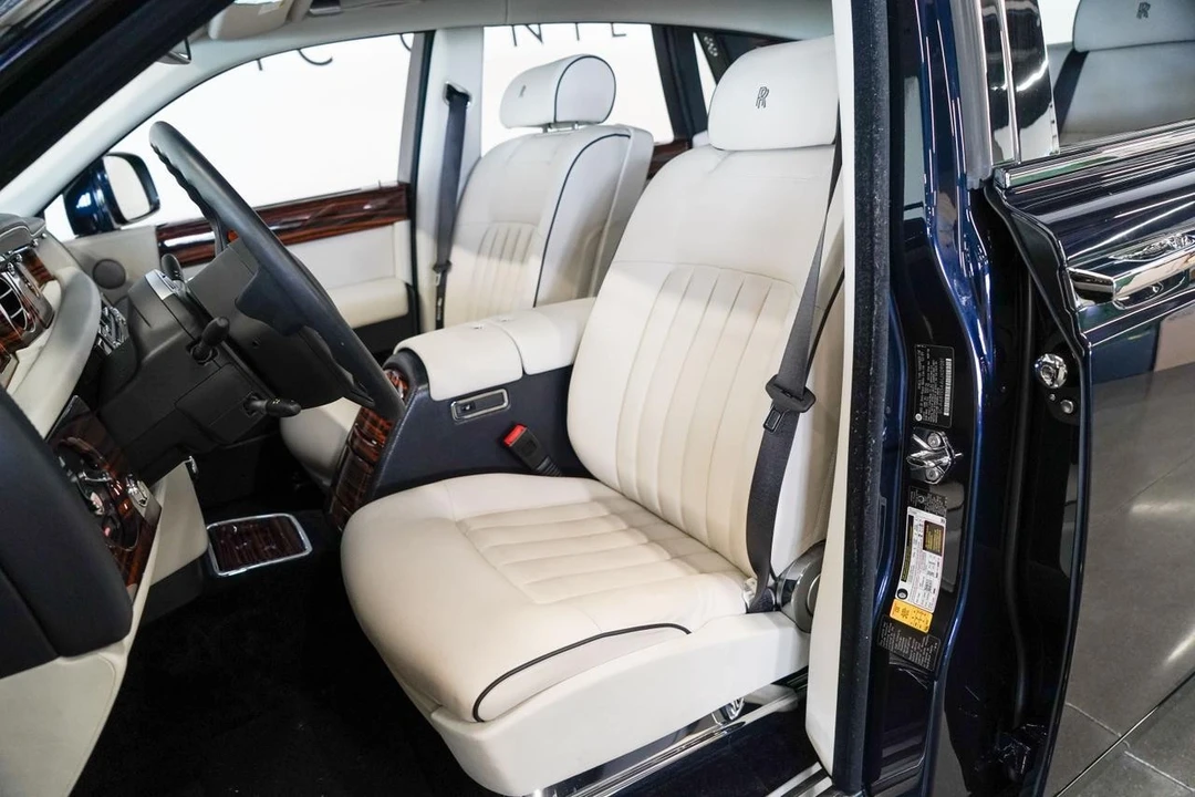 2010 Rolls-Royce Phantom VII - Image 9 of 21