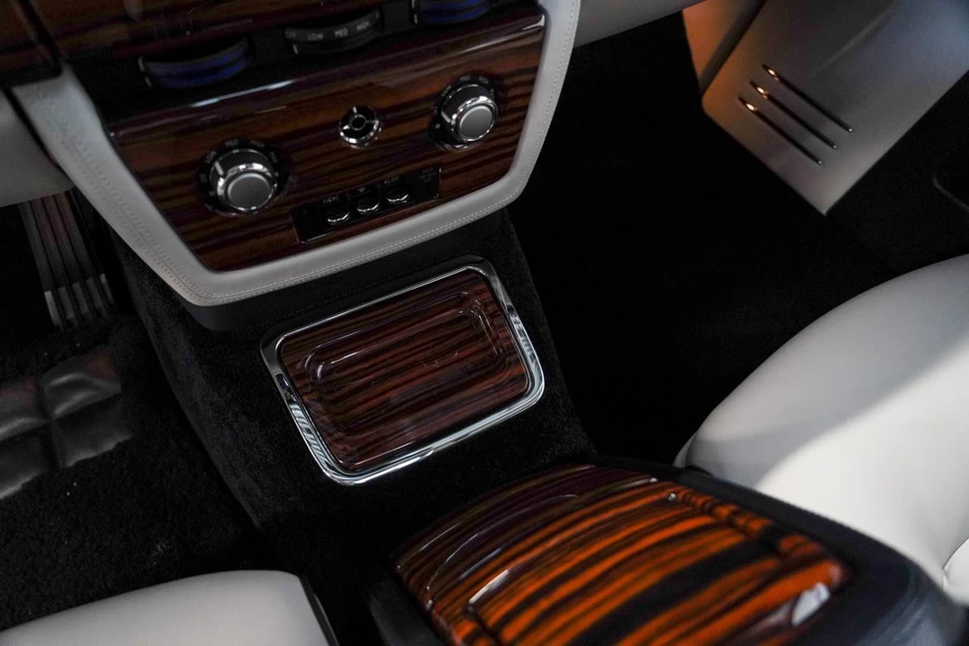2010 Rolls-Royce Phantom VII - Image 13 of 21