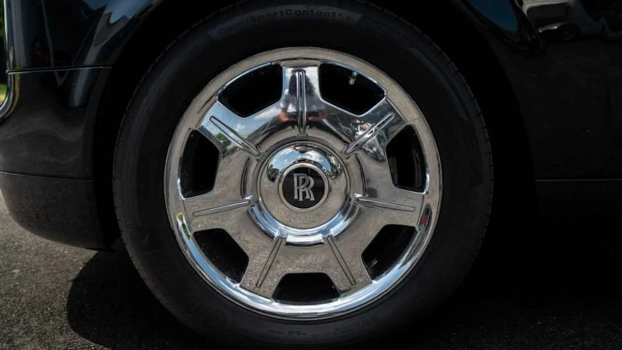 2010 Rolls-Royce Phantom VII - Image 9 of 25