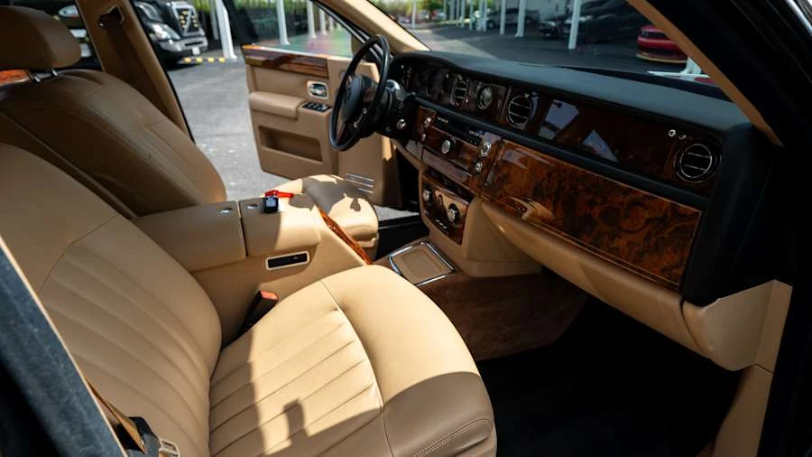 2010 Rolls-Royce Phantom VII - Image 13 of 25